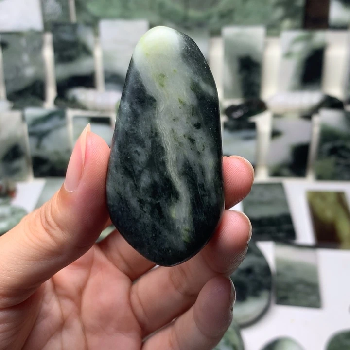 独山玉未镶嵌颈饰
