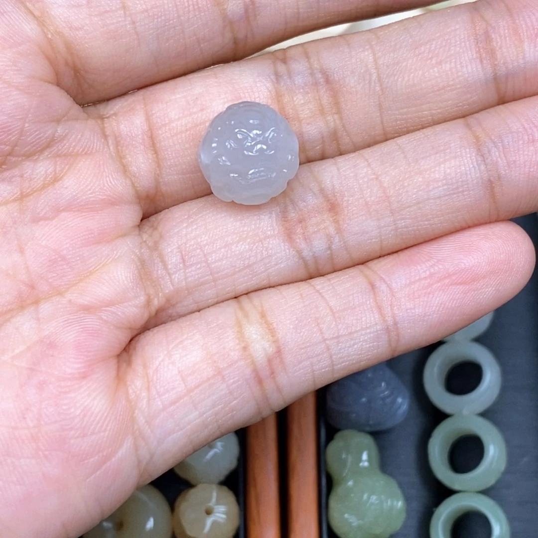 阿***宝和田玉未镶嵌颈饰