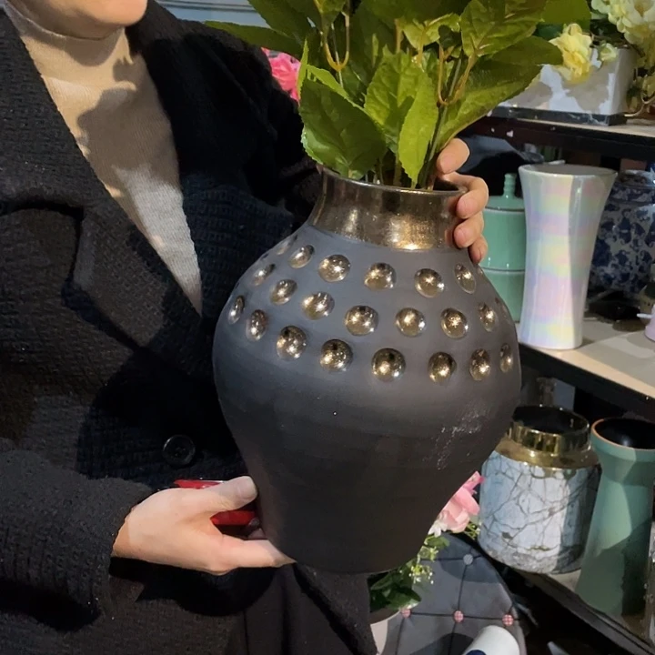 陶瓷花瓶，茶杯茶具。