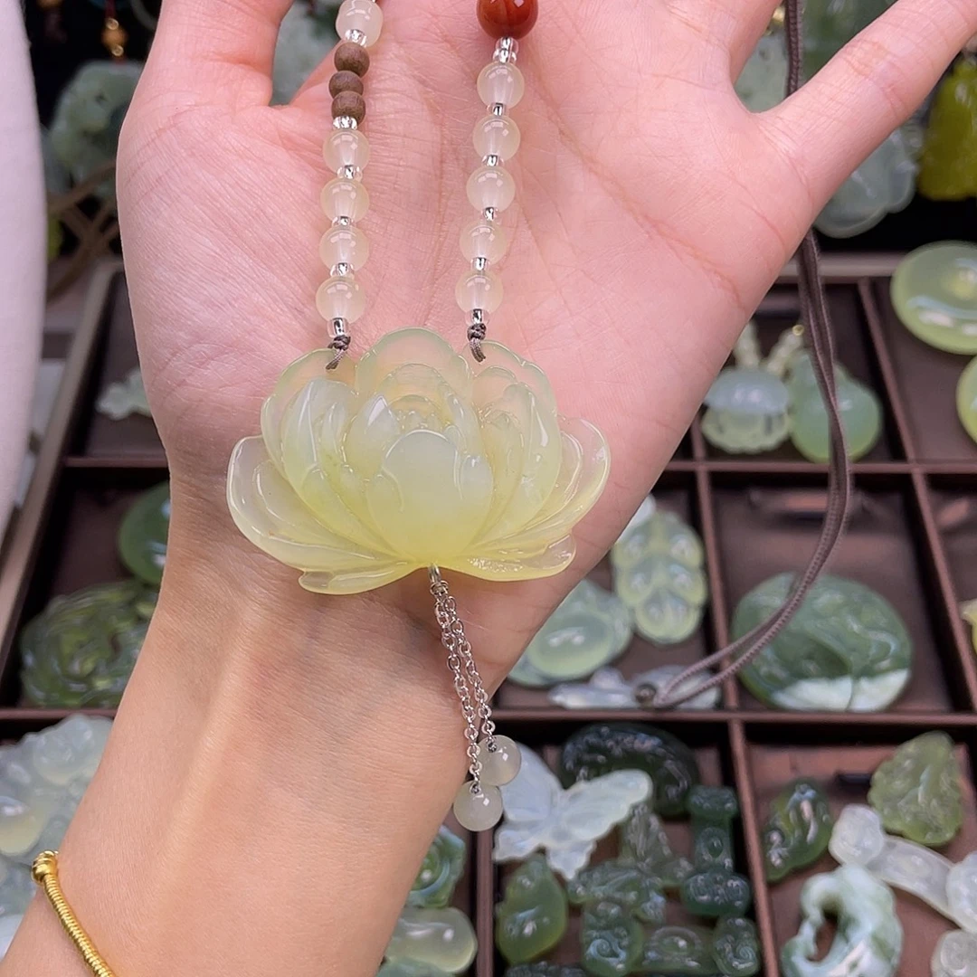 蛇纹石玉未镶嵌颈饰默认微瑕