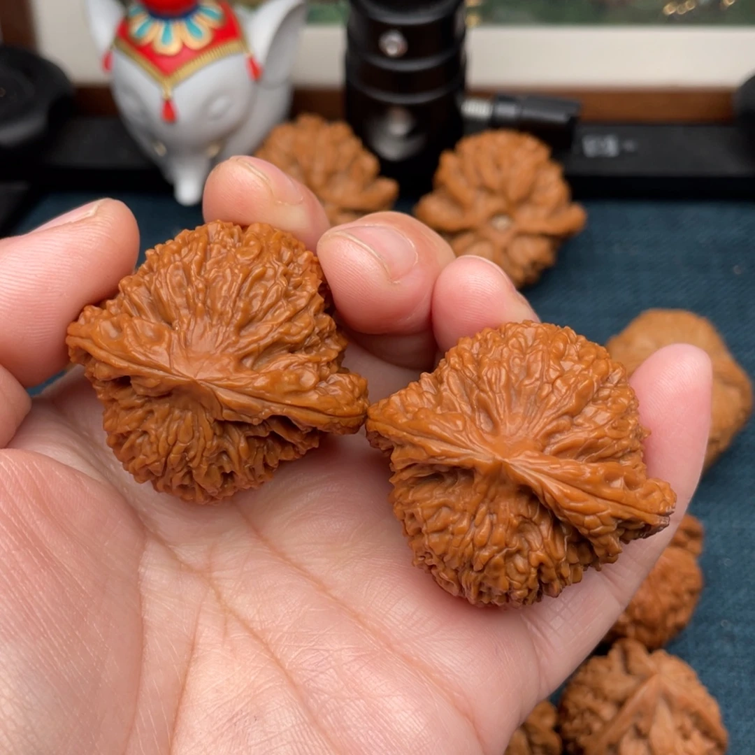 文玩核桃把件全品红皮球疆43