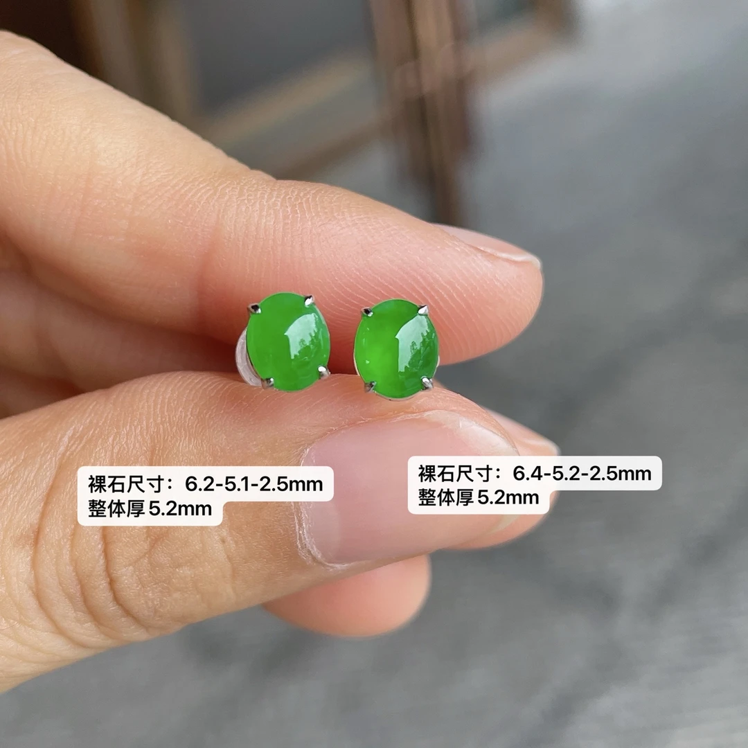 冰种辣阳绿翡翠小蛋面耳钉