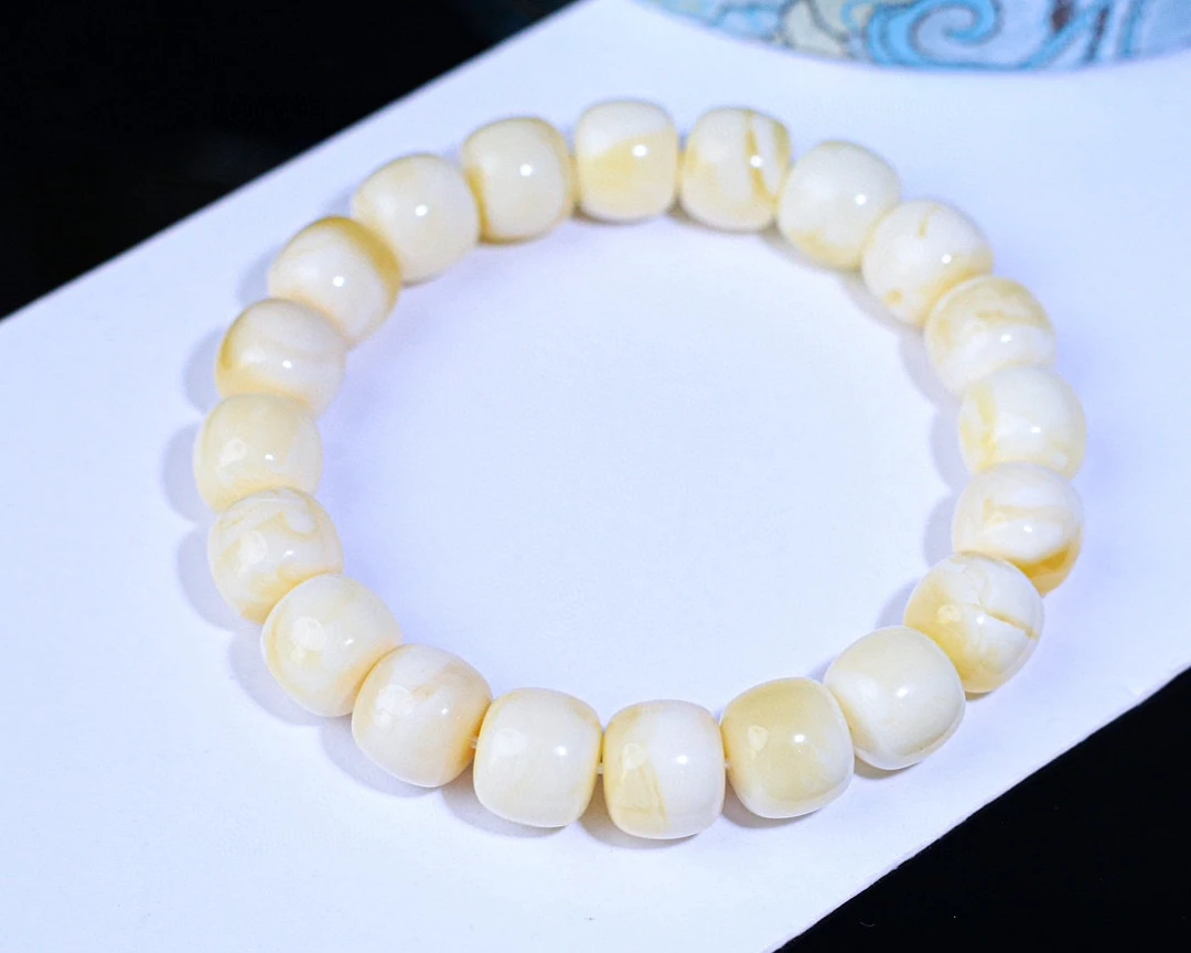 18.99 琥珀蜜蜡白花蜡老型手串 花纹细腻，蜡质浓润 11.7*10.2mm