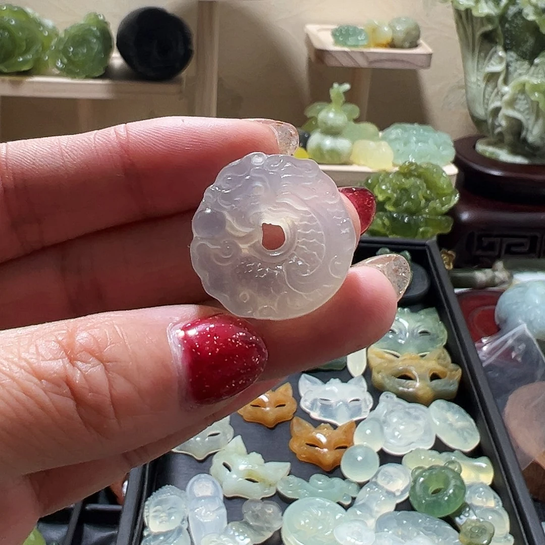 蛇纹石玉颈饰未镶嵌