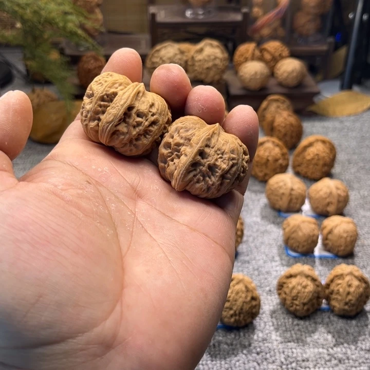 文玩核桃把件元宝