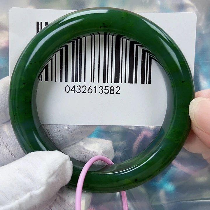 和田玉未镶嵌手镯微瑕56.5