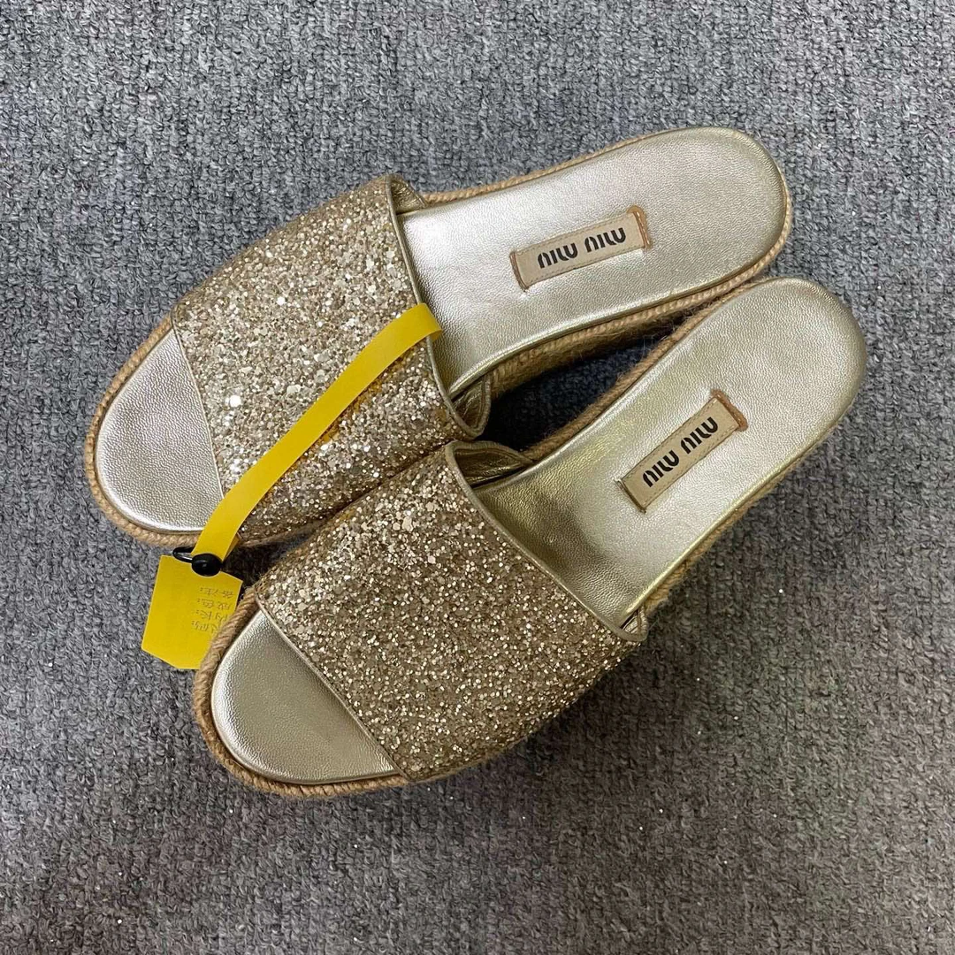 95新 MIU MIU/缪缪 舒适日常厚底拖鞋 37码/13538