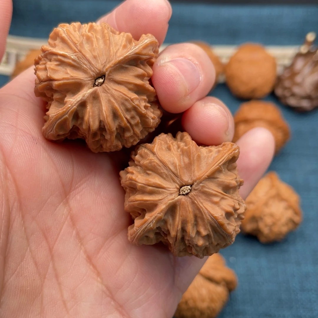 文玩核桃把件37老树红皮球磨