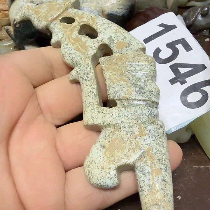 透闪石-蛇纹石玉未镶嵌颈饰