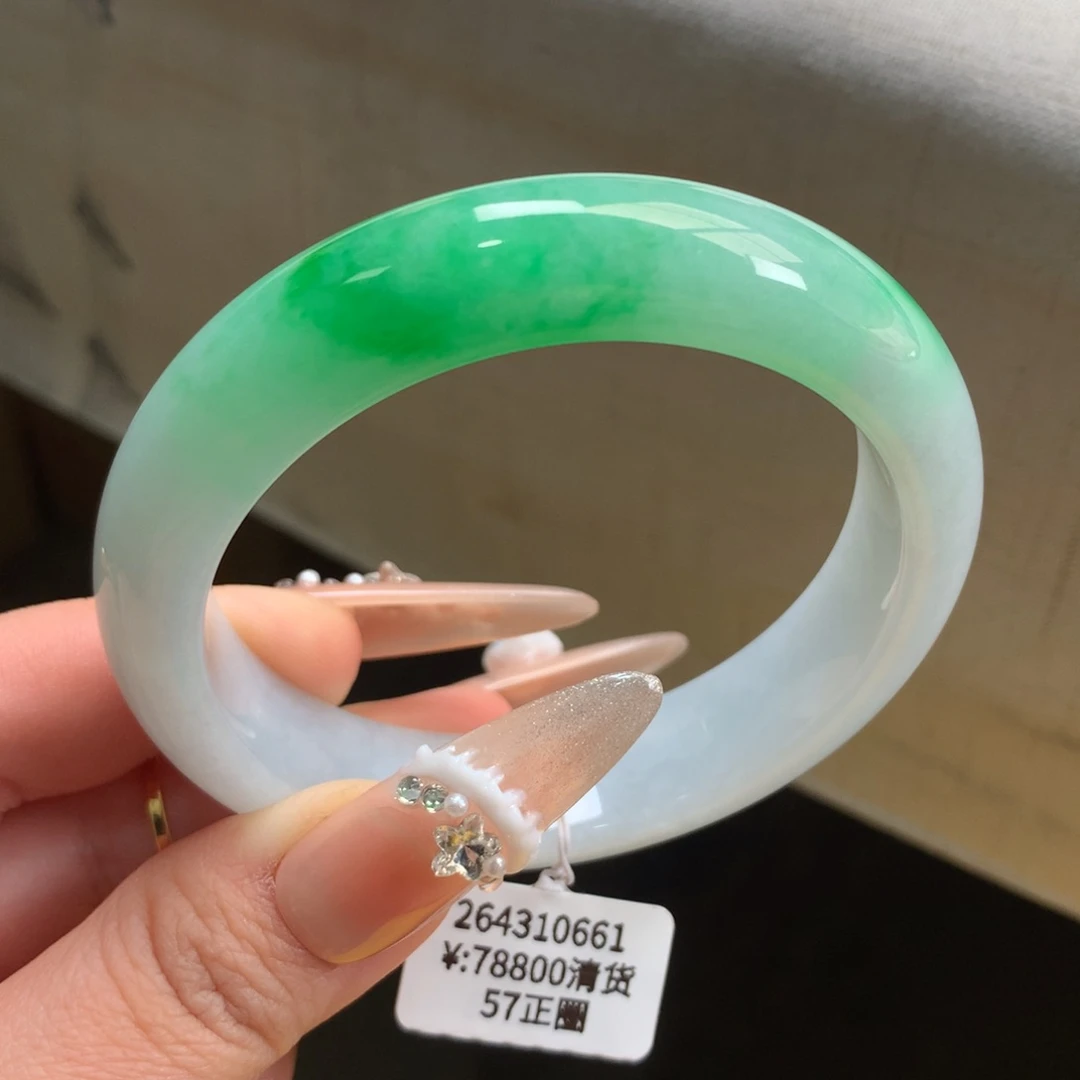 翡翠手镯未镶嵌白底青正圈