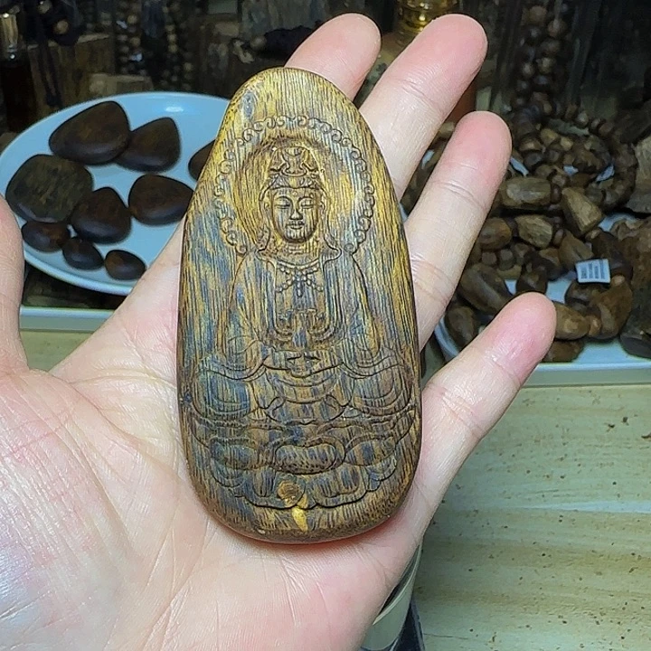 用***7白奇乌身树心雕刻牌20克