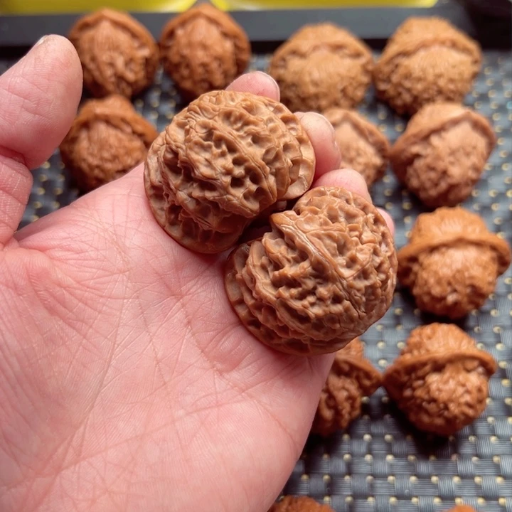 文玩核桃吊坠平果园