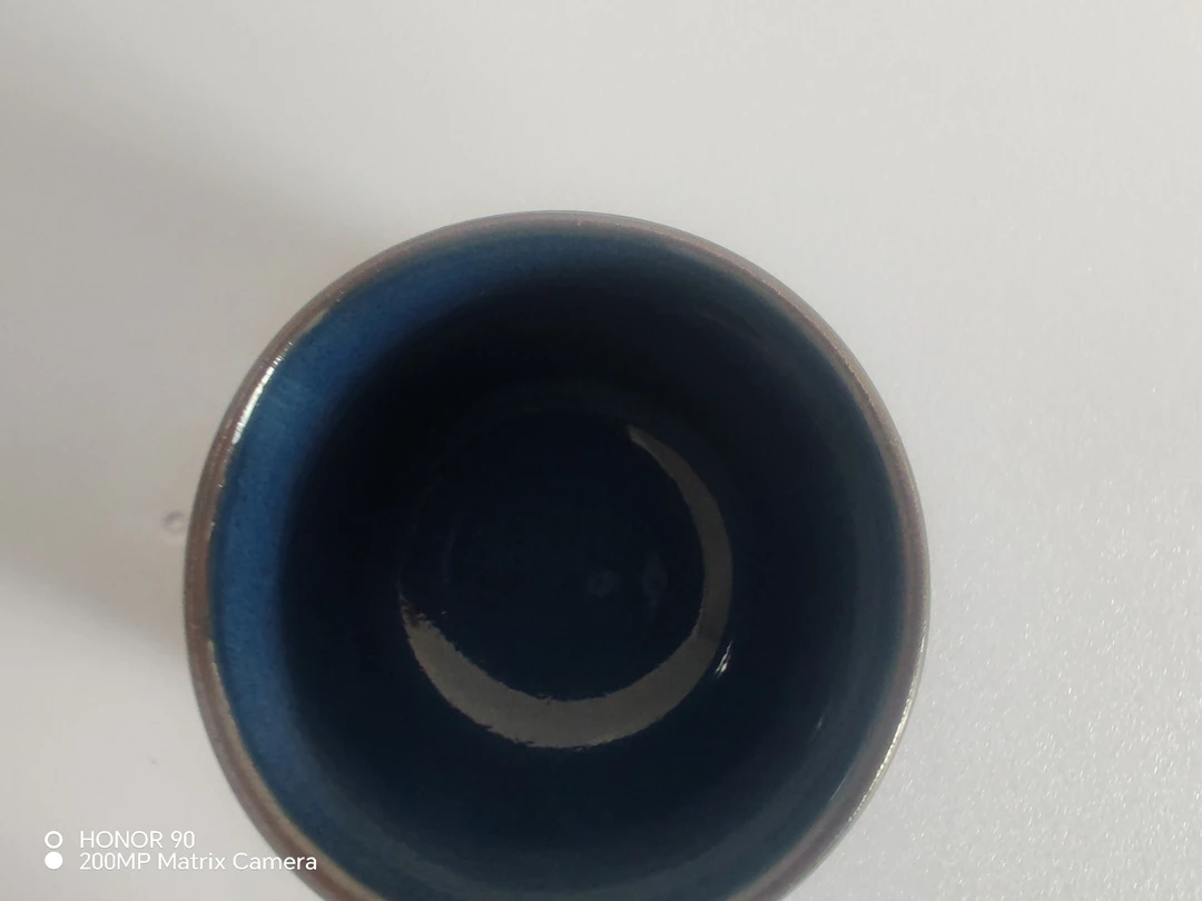 - 窑变艺术：钧瓷主人杯以“入窑一色，出窑万