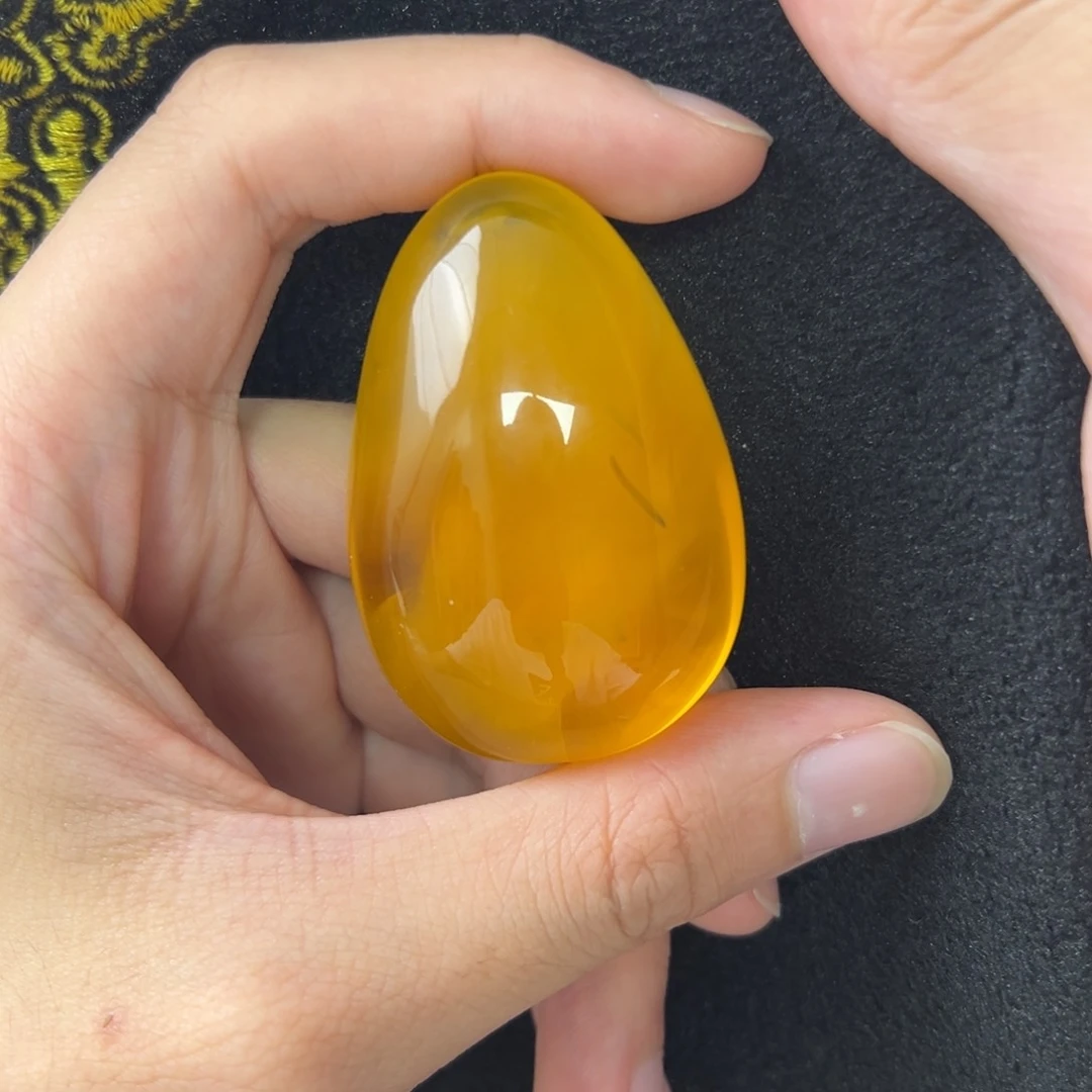 未镶嵌琥珀珠宝奇石