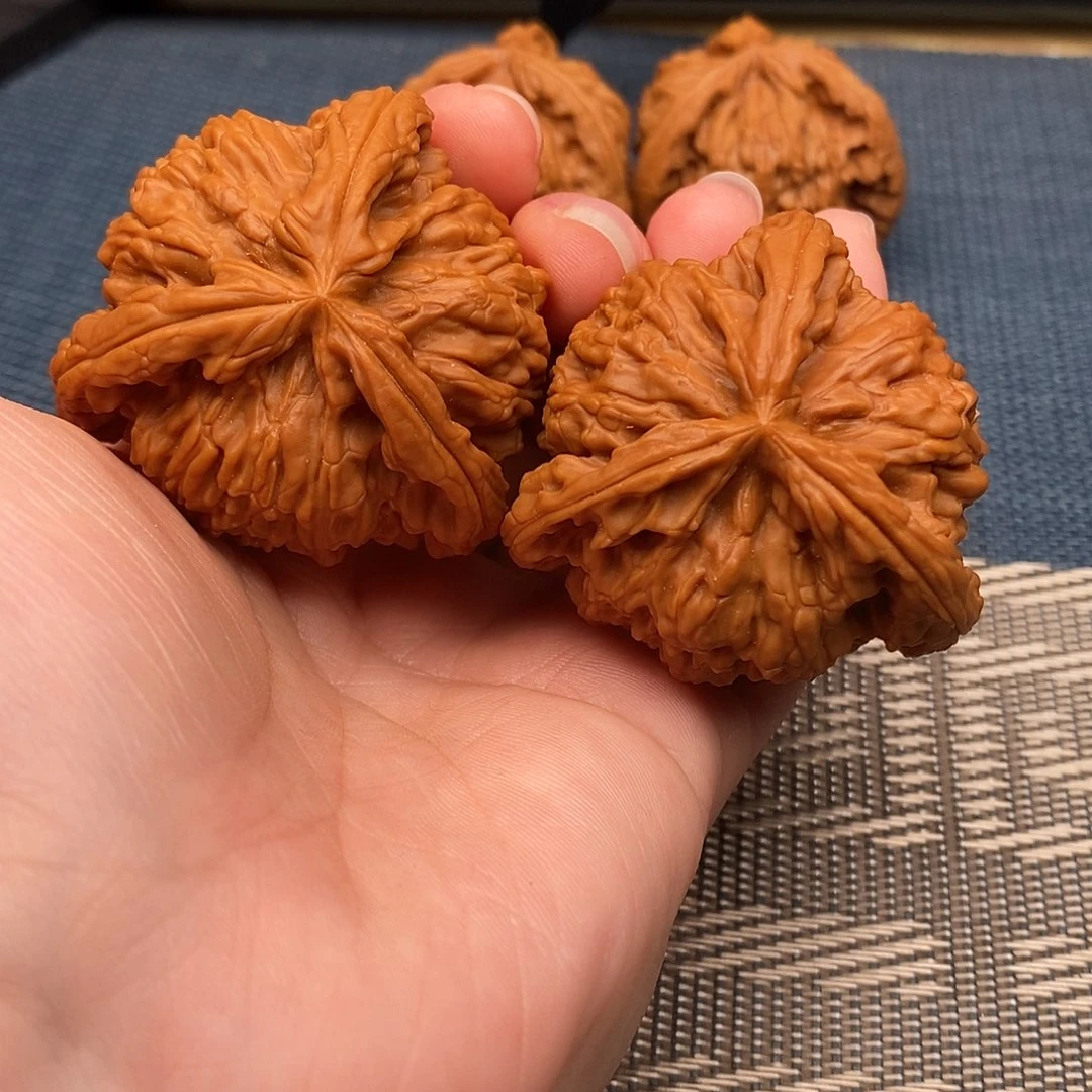 跟***雪吊坠文玩核桃三棱