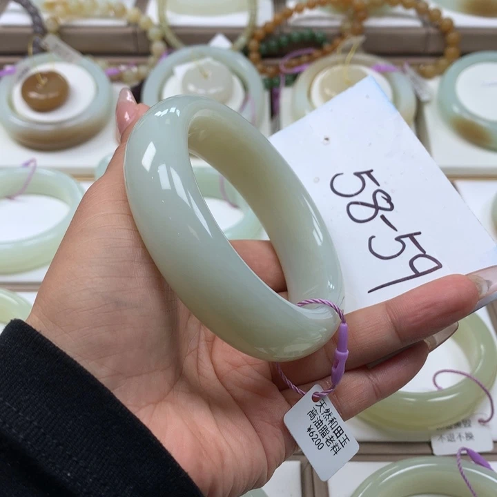 未镶嵌手镯和田玉