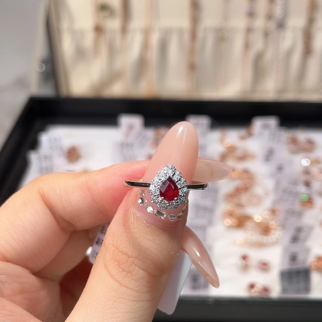 18K金镶嵌戒指/指环钻石