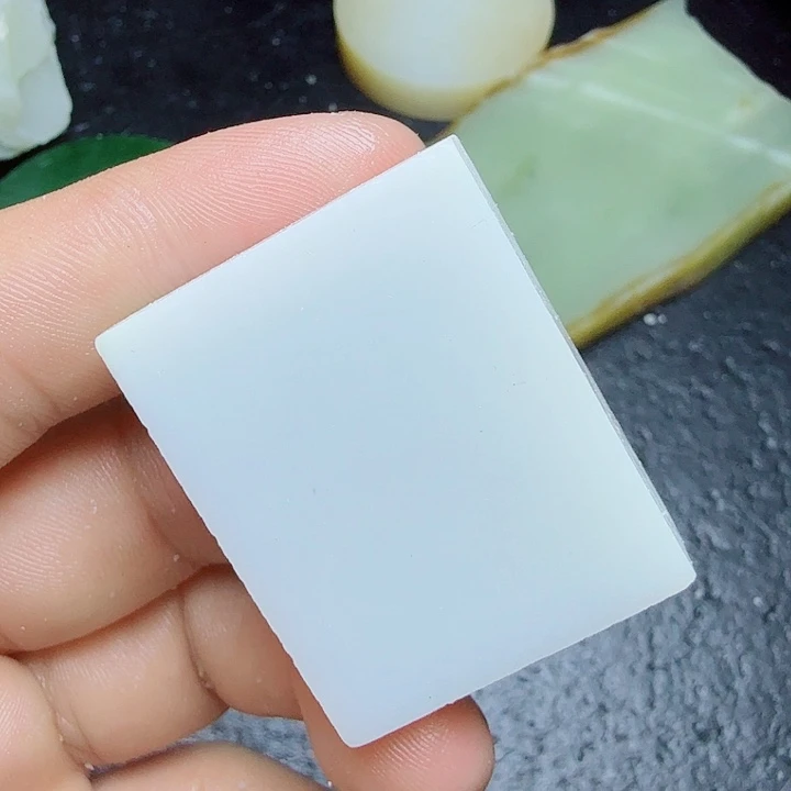 和田玉（糖玉）未镶嵌珠宝奇石