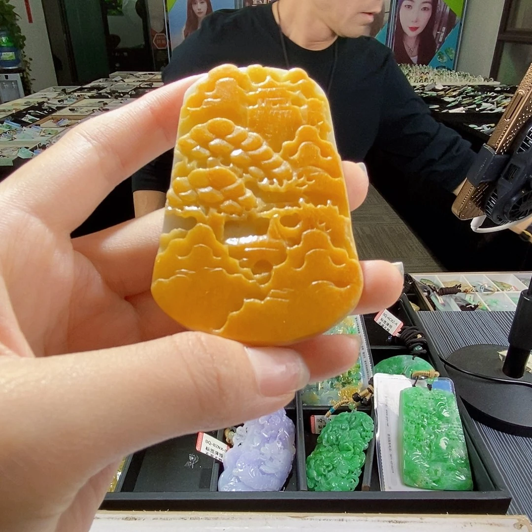 颈饰未镶嵌翡翠有**乐翡翠