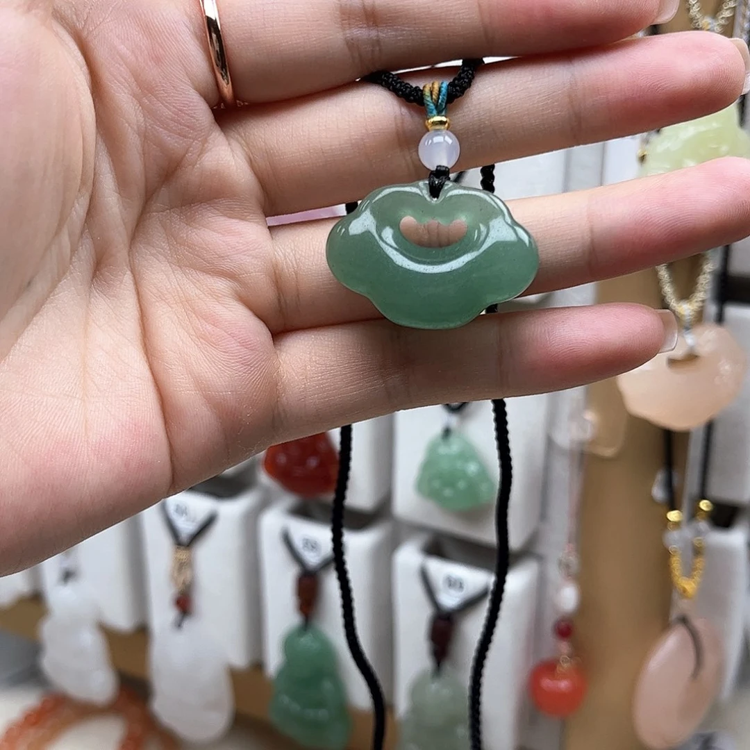 颈饰未镶嵌石英质玉