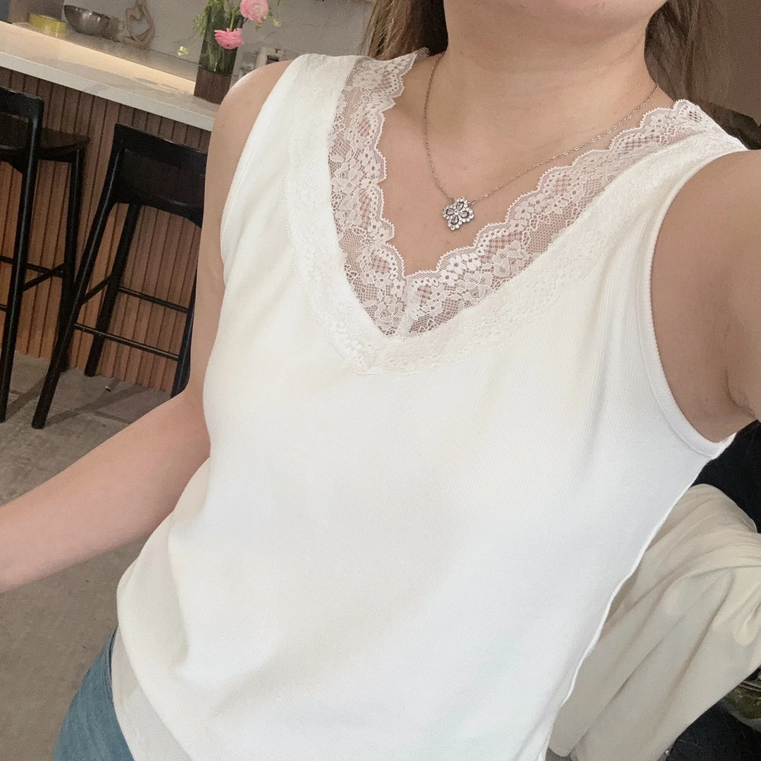【欧加粒粒】2025春夏季通勤休闲百搭纯色蕾丝V领简约背心 H88018