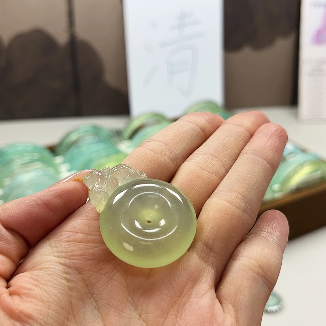 蛇纹石玉未镶嵌吊坠