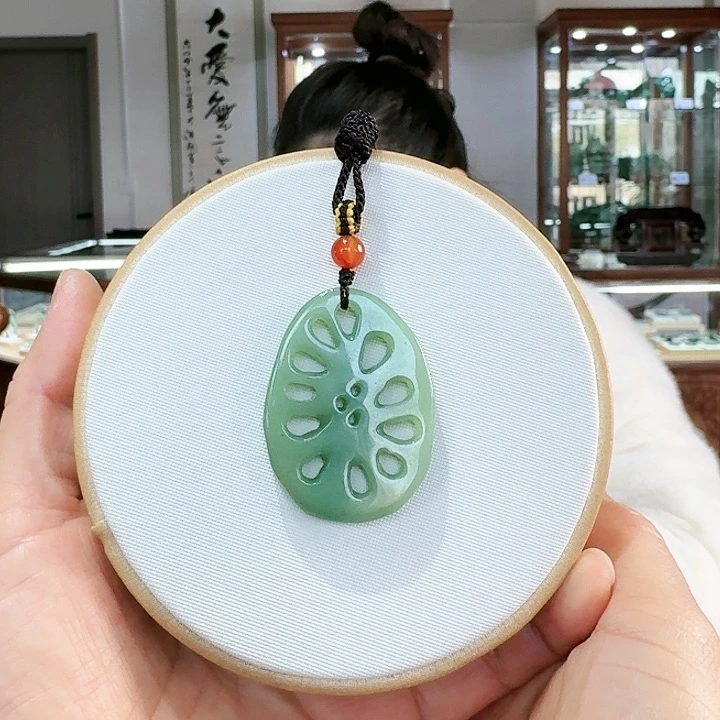 密玉（石英质玉）吊坠合金