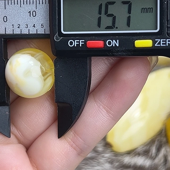 蜜蜡未镶嵌裸石微瑕435