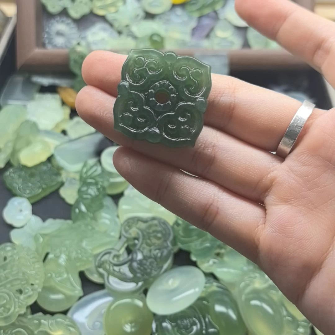 蛇纹石玉合金颈饰