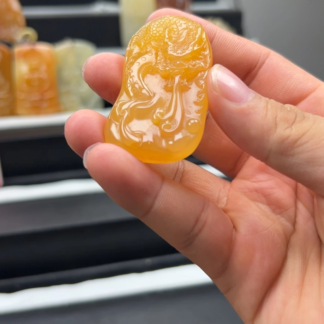 未镶嵌石英质玉（黄龙玉）黄龙玉