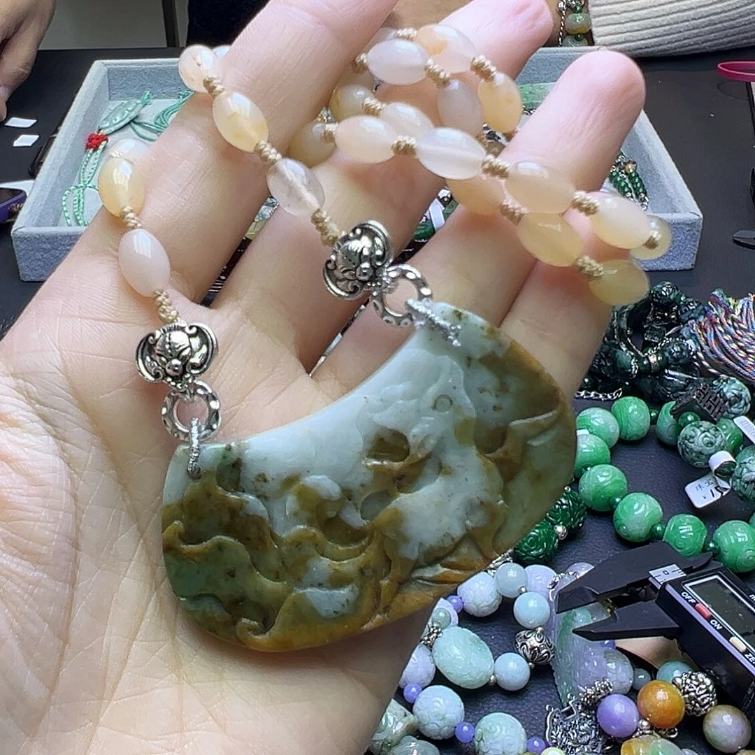 翡翠未镶嵌颈饰79