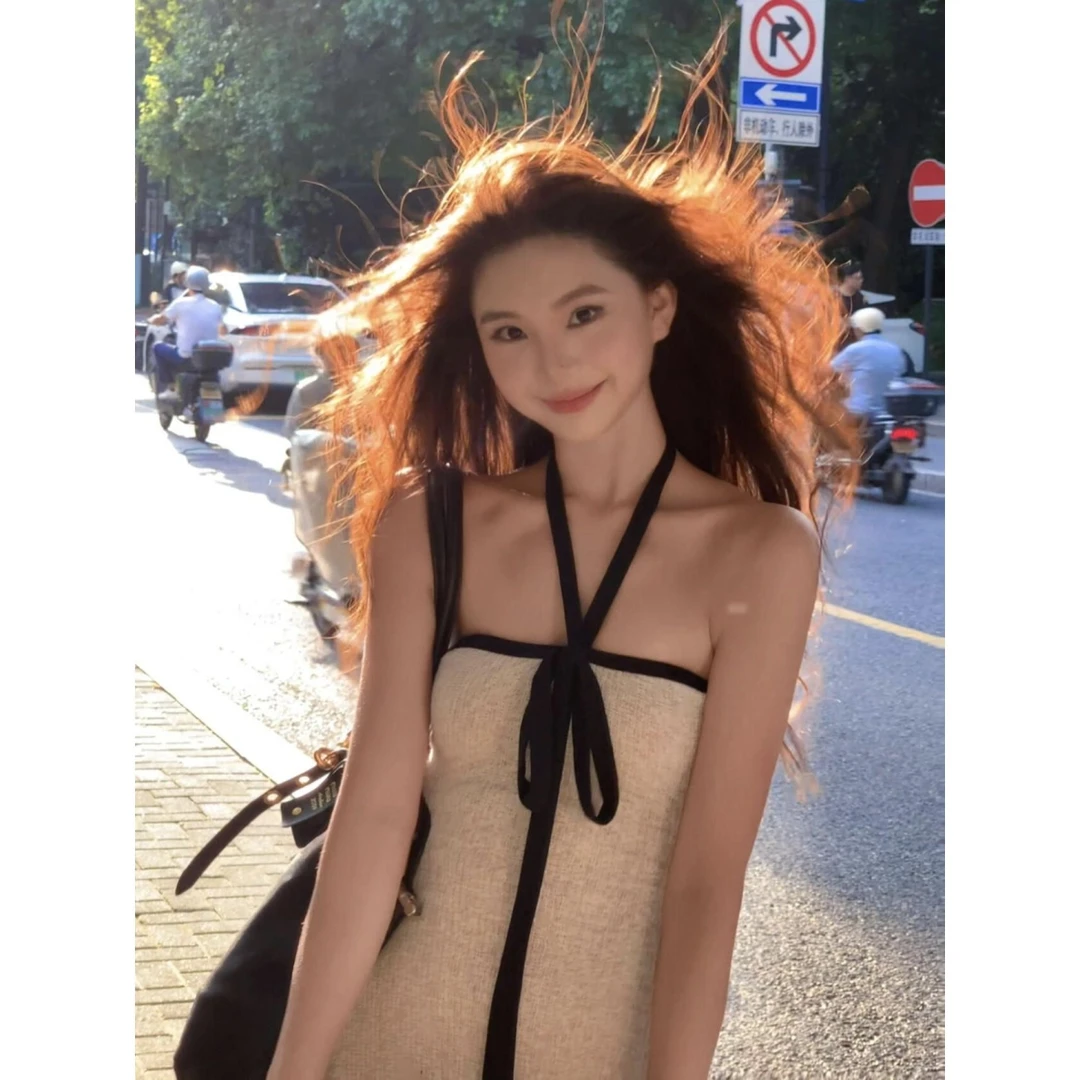 法式白色绑带挂脖抹胸连衣裙女夏季巨好看气质修身度假包臀长裙子