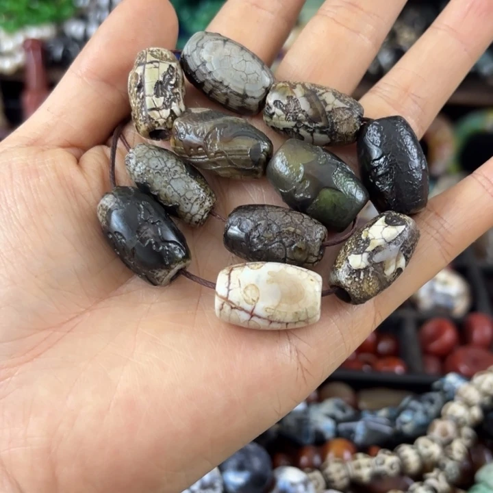 三***泰未镶嵌颈饰玛瑙/玉髓