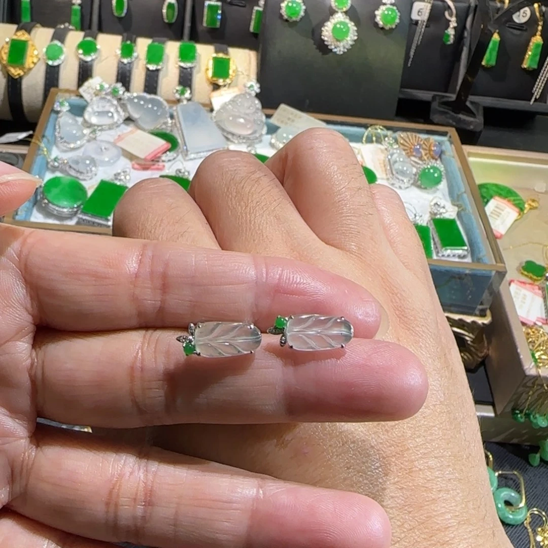 翡翠18K金镶嵌颈饰耳包