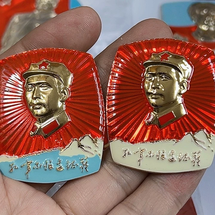 其他普通金属但****程纪念章一个。。