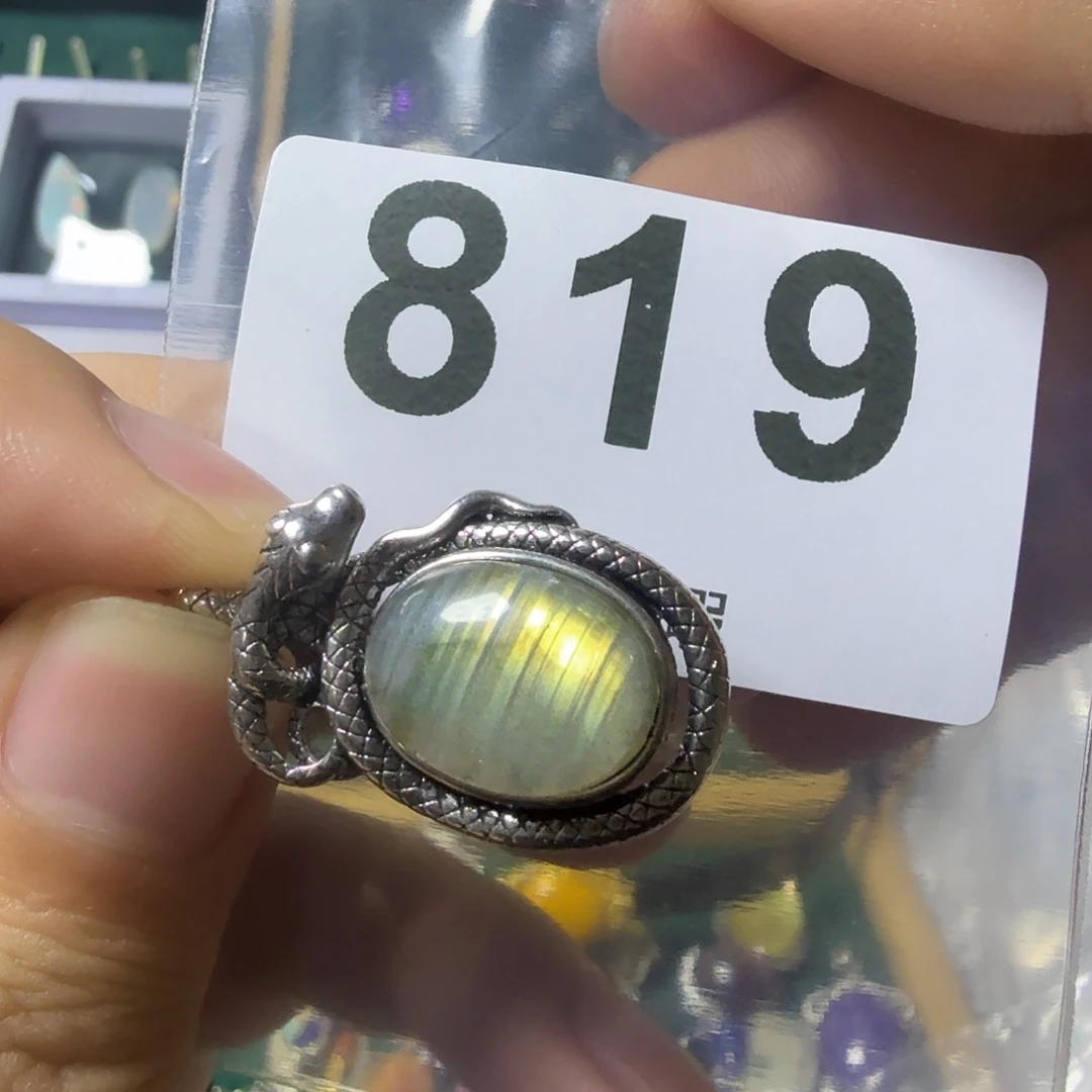 未镶嵌颈饰拉长石