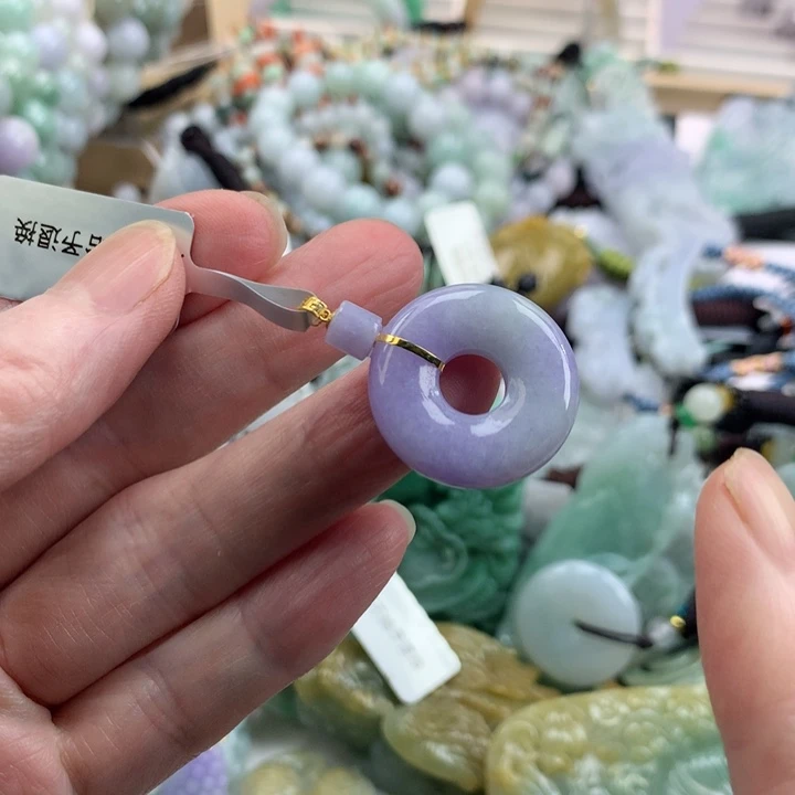 翡翠18K金镶嵌颈饰吊坠