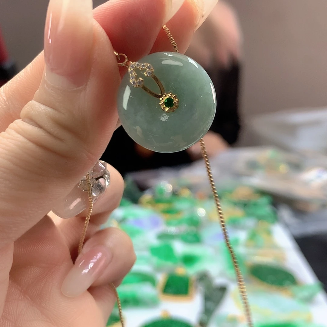 翡翠未镶嵌颈饰翡翠
