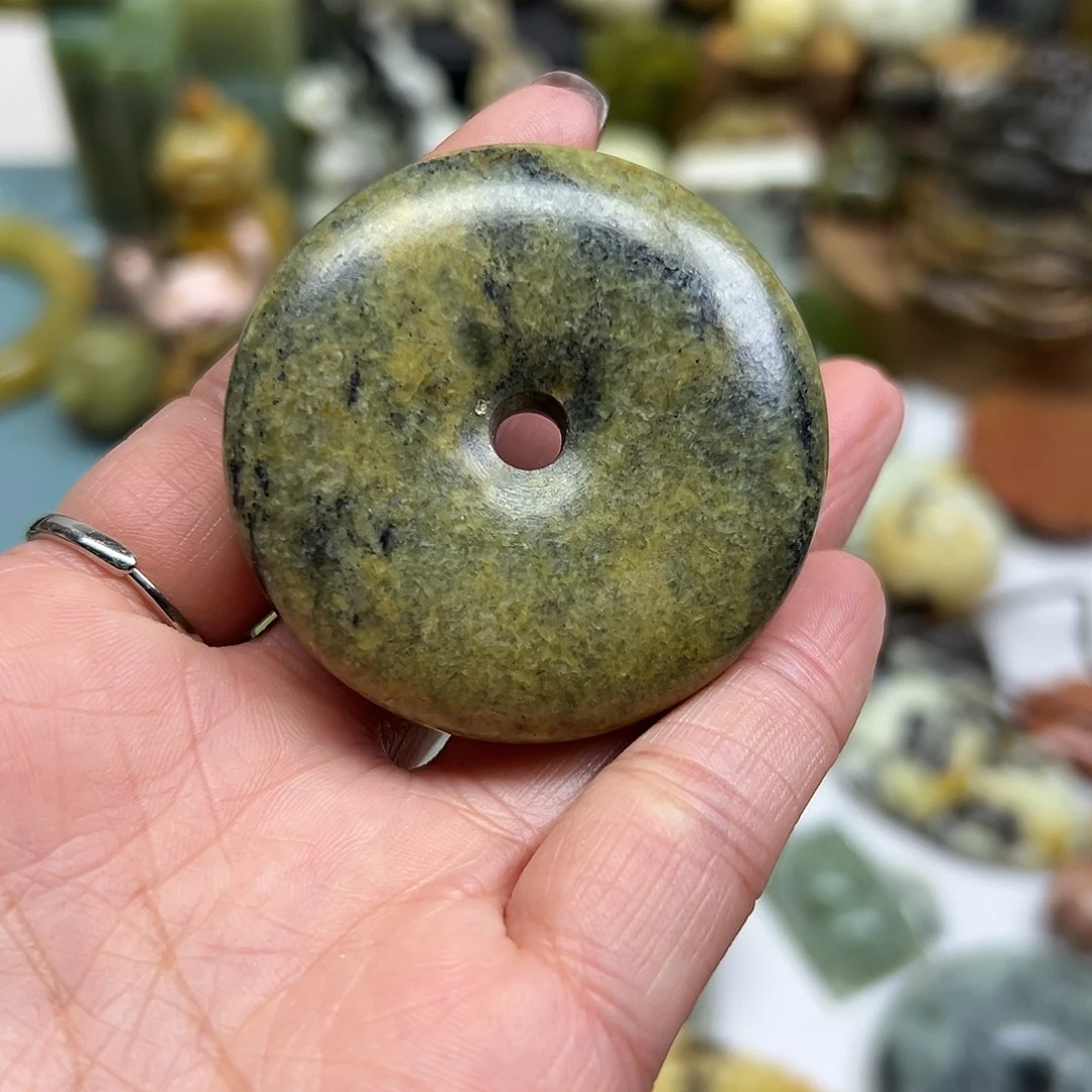 岫岩河磨玉（透闪石质玉）未镶嵌颈饰河磨玉扣子