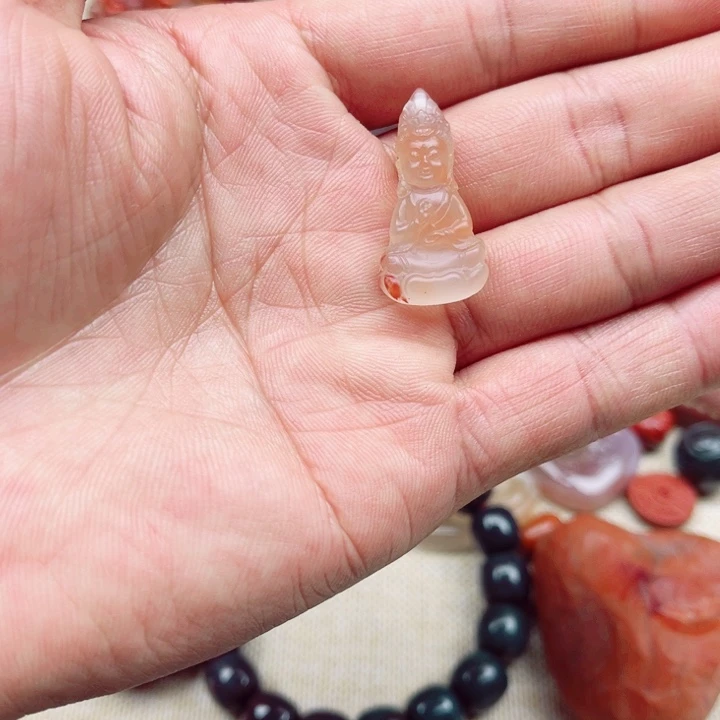 未镶嵌观音挂件南红玛瑙