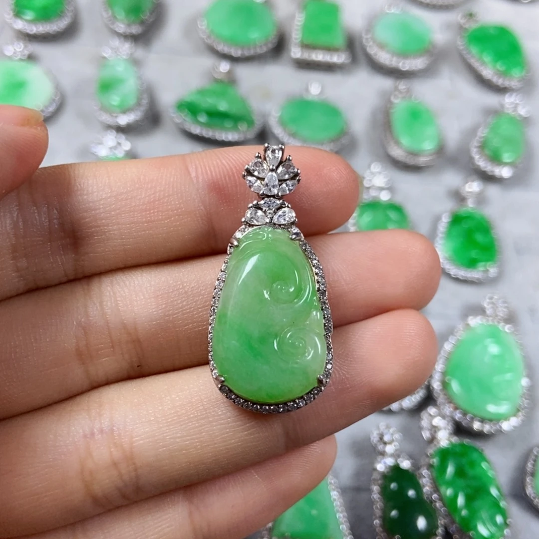 颈饰未镶嵌翡翠如意