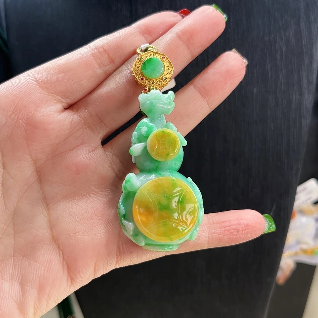 【闪购商品】翡翠吊坠(赠链)未镶嵌葫芦