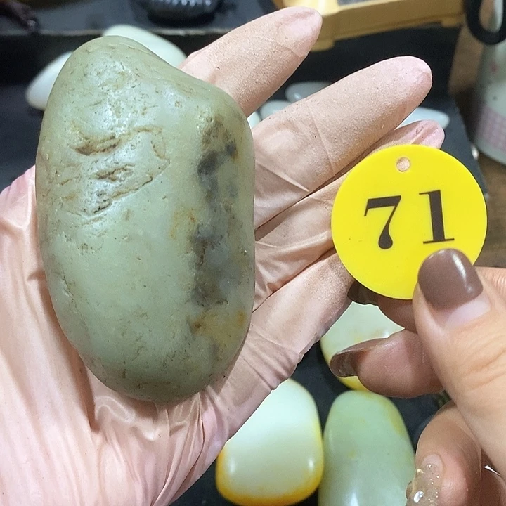 未镶嵌和田玉（糖玉）挂件