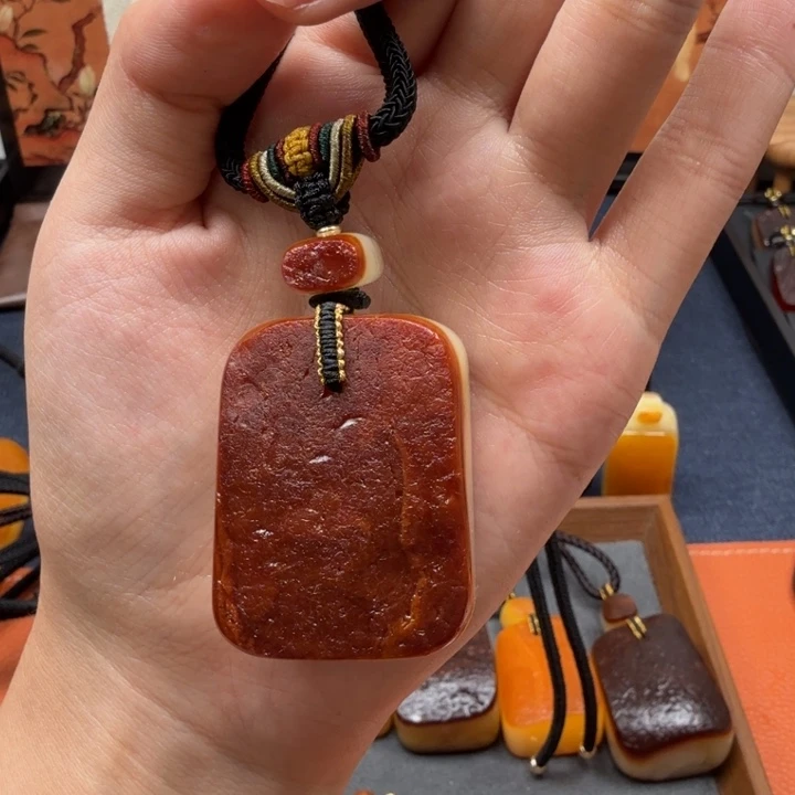 蜜蜡未镶嵌吊坠(赠链)