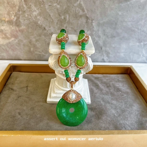 铜合金项链 绿苏曼满镶水滴浮妮娜系列 9618精美镶嵌绿色古法