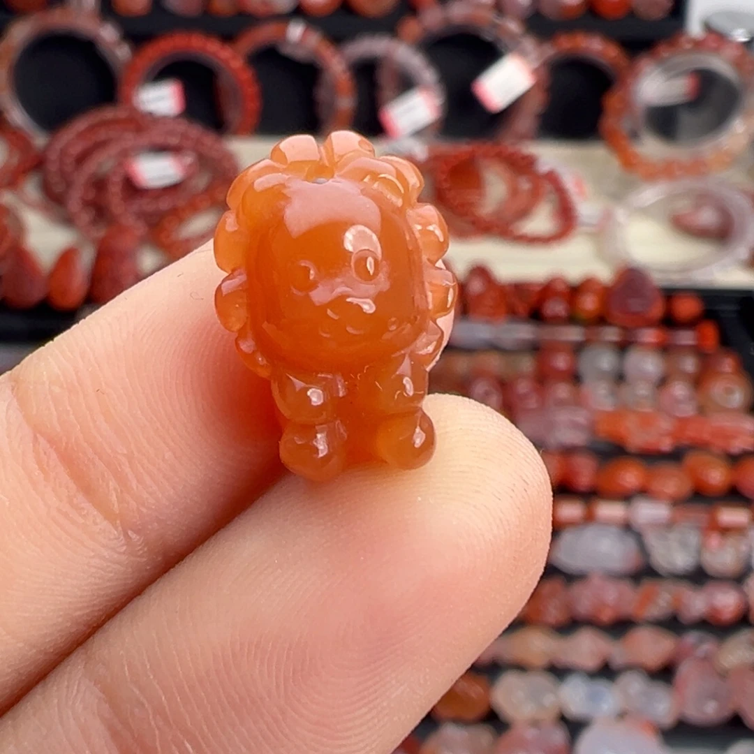 南红玛瑙未镶嵌颈饰小狮子