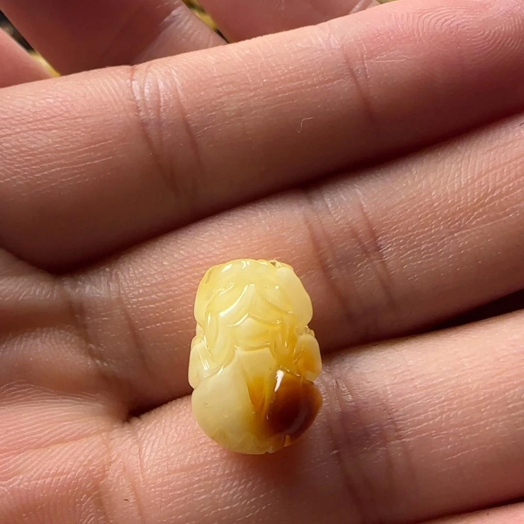 蜜蜡未镶嵌颈饰蜜蜡俏色貔貅