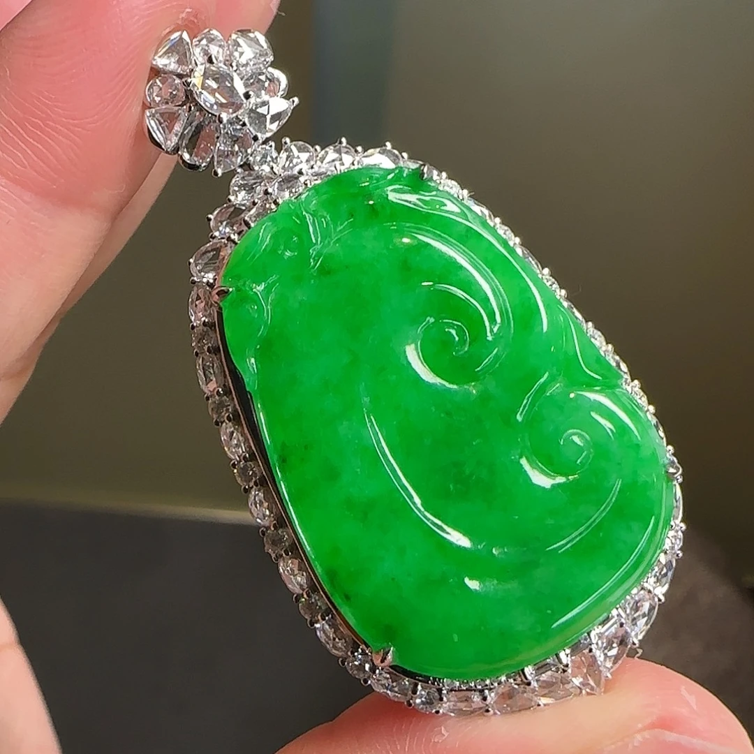 翡翠18K金镶嵌颈饰天然翡翠