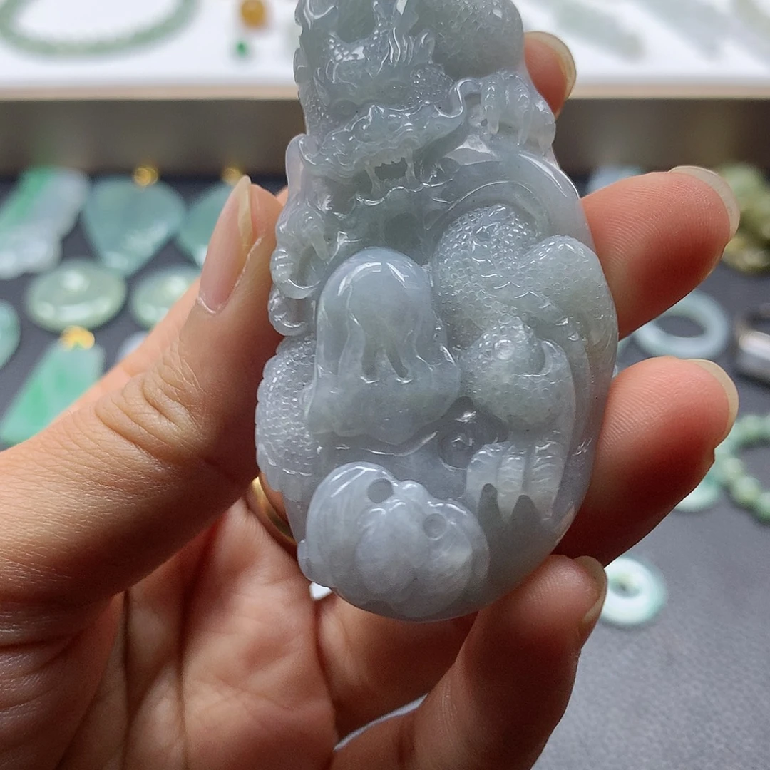 翡翠未镶嵌颈饰龙牌