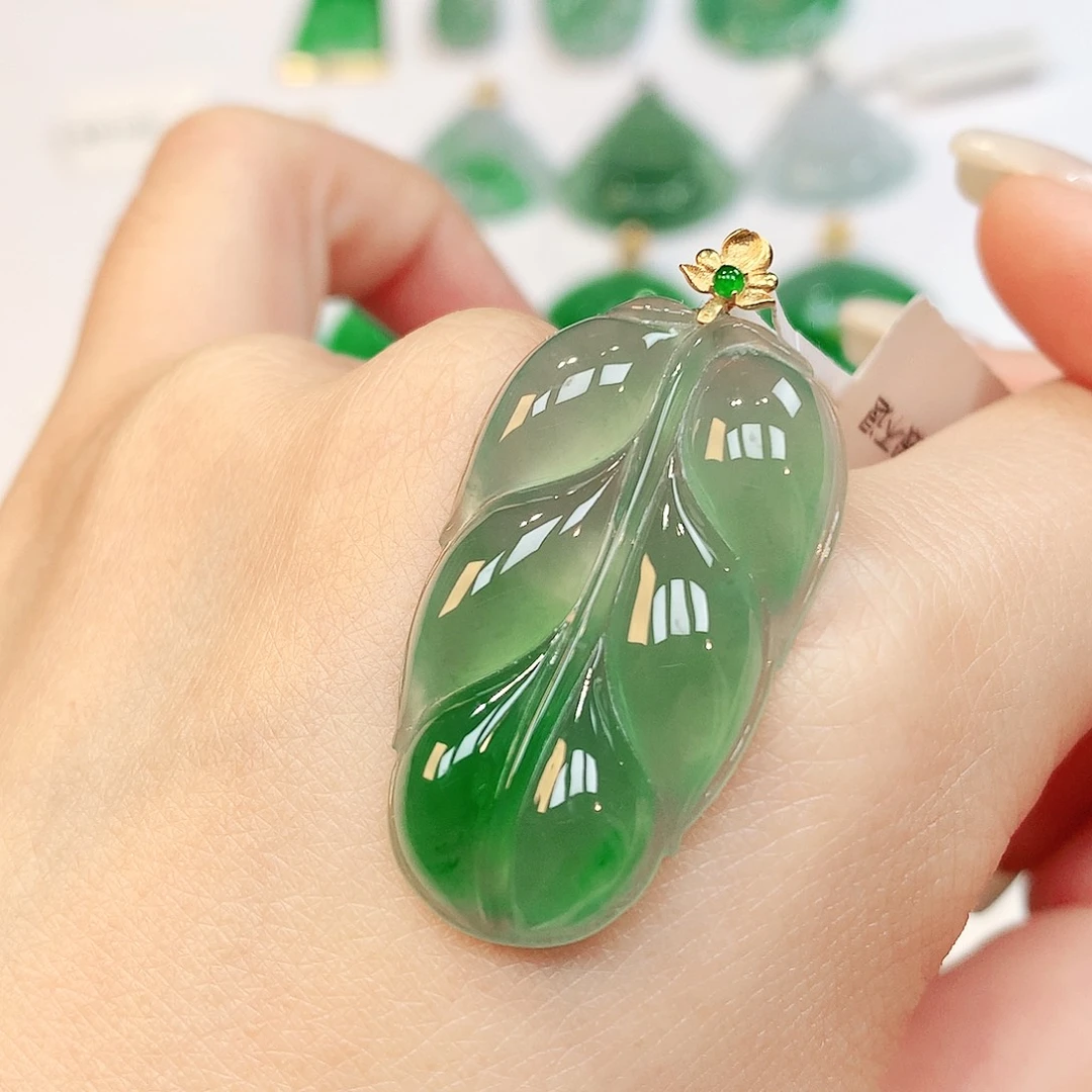 翡翠18K金镶嵌颈饰